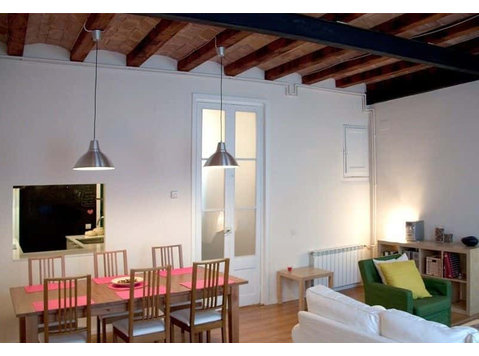 Girona Apartment - อพาร์ตเม้นท์