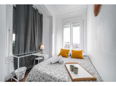 HABITACION EN CALLE DIAGONAL (D7H03) - Apartments