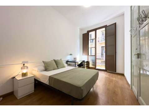 Habitación compartida en Carrer Nou de la Rambla - NP1-HAB1 - Apartman Daireleri