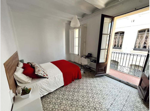 Habitación con balcón en calle San Pere Més Alt - Apartments
