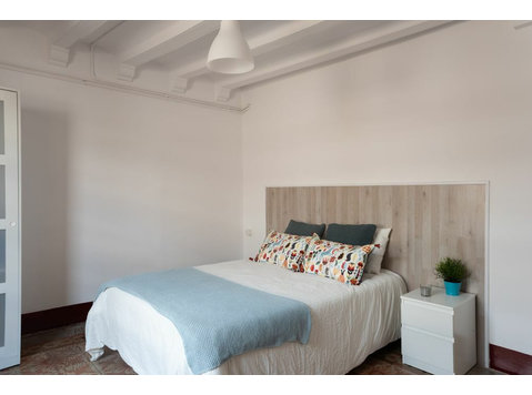 Habitación con cama doble en calle Heures - Apartments