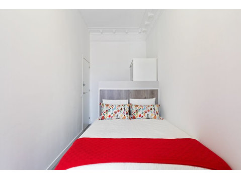 Habitación doble luminosa en Barcelona - Apartments