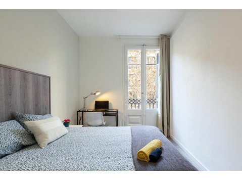 Habitación doble muy luminosa en Barcelona - Apartman Daireleri