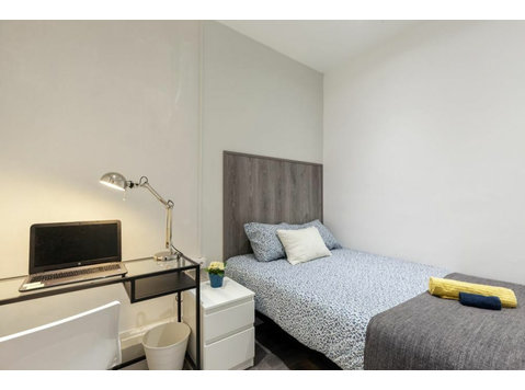 Habitación en un bonito apartamento en Barcelona - Apartments