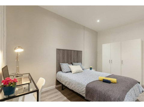 Habitación en un céntrico apartamento en Trafalgar - Apartman Daireleri
