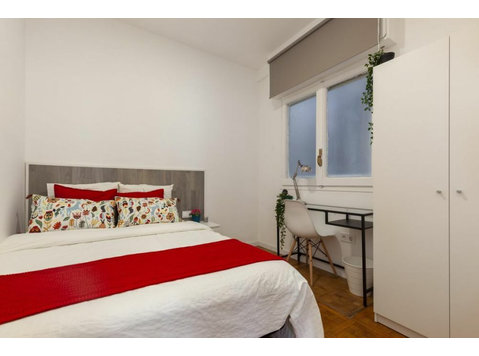 Habitación interior espaciosa en Barcelona - Appartamenti