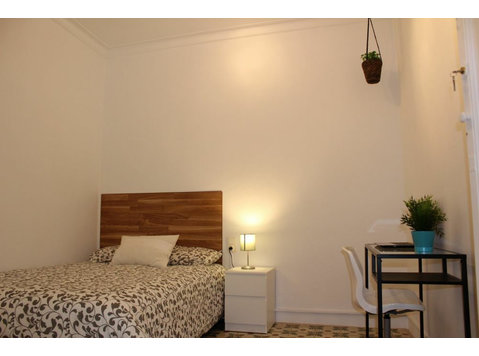 Habitación tranquila en calle San Pere Més Alt - Apartments