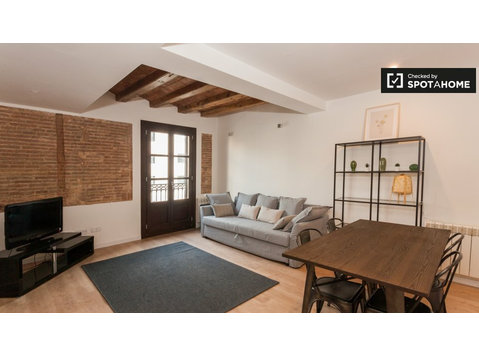 Hip 3-bedroom apartment for rent in L'Eixample, Barcelona - Byty