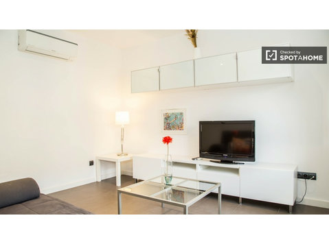 Interior rented apartment in El Raval, Barcelona - Lejligheder