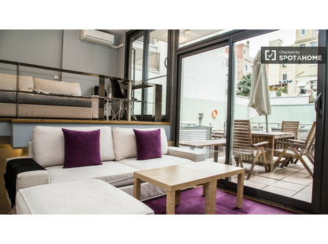 Lofted Luxury Studio Apartment for Let in Gracia - Barcelona - Korterid