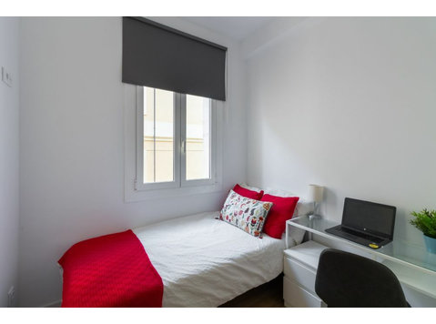 Luminosa habitación en suite en calle Bonavista - Apartamente