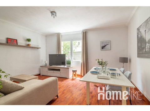 Luminous and cozy 3 bedroom apartment in Barcelona - Апартаменти