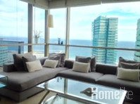 Luxury apartment in with views to the beach - דירות