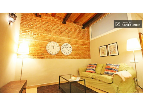 Modern 1 Bedroom Flat with Balcony in Gràcia, Barcelona - Apartments