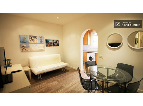 Poblenou, Barselona Modern 2 Bed Flat civarında Plajı - Apartman Daireleri