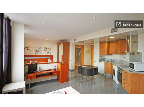 Moderno apartamento de estúdio para alugar em El Raval,… - Apartamentos