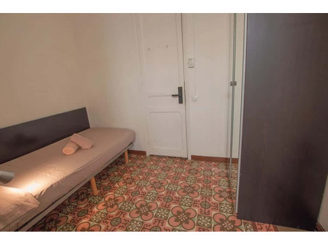 Room with private bathroom (Students only) - Apartments