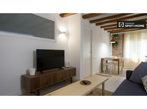 Spacious 2-bedroom apartment for rent in El Raval, Barcelona - Станови