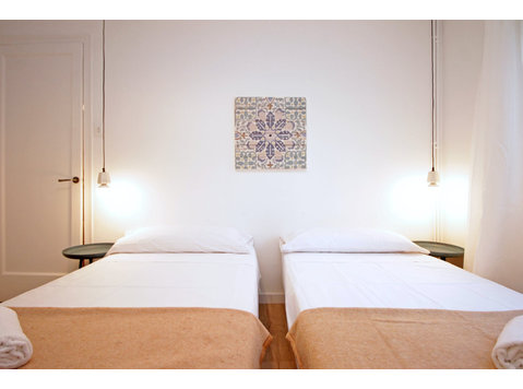 Spacious 4 bedroom apartment right in Eixample, fully… - Apartmány