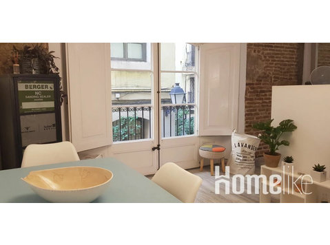 Spacious apartment in the center of Barcelona - Квартиры