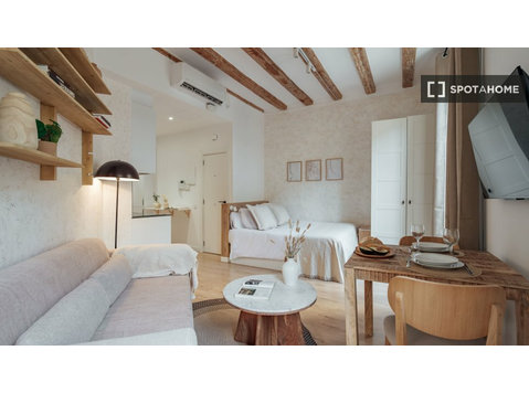 Studio-Apartment zu vermieten in Barcelona - Wohnungen