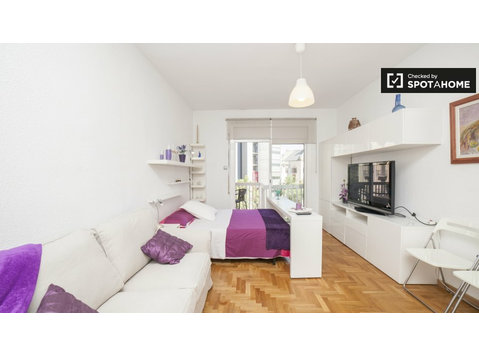 Studio apartment for rent in Gràcia, Barcelona - Διαμερίσματα