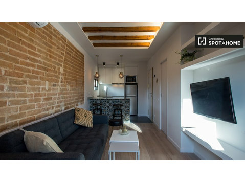 Studio apartment for rent in Poble-sec, Barcelona - Leiligheter