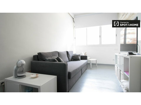 Studio apartment for rent in Sant Andreu, Barcelona - Korterid