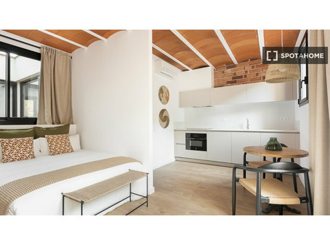 Studio-Apartment zur Miete in Sants-Montjuïc, Barcelona - Wohnungen