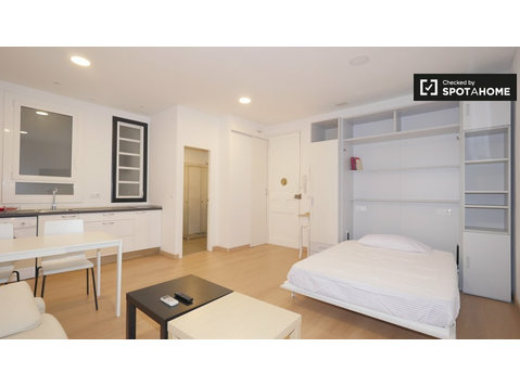 Studio-Apartment mit Klimaanlage zu vermieten in Les Corts,… - Wohnungen