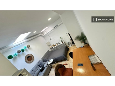 Estudio en alquiler en El Guinardó, Barcelona - Pisos