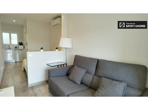 L'Esquerra de l'Eixample Barcelona'da kiralık stüdyo - Apartman Daireleri