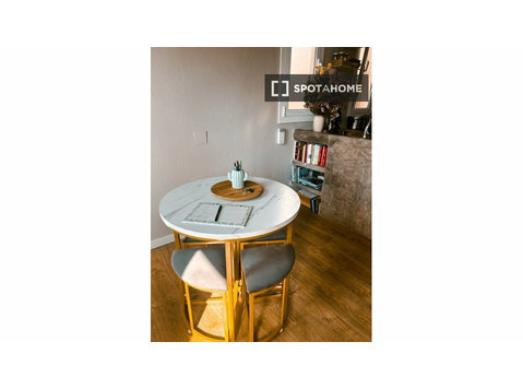 Studio à louer à Sant Pere Santa Caterina i la Ribera. - Appartements