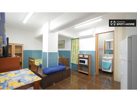 Studio room for rent in apartment in Hospitalet de Llobregat - Apartments