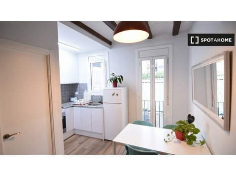 Sunny 2-bedroom apartment for rent - Sant Antoni, Barcelona - Apartments