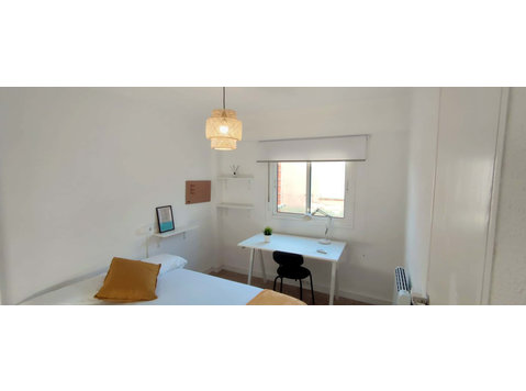 Bloc Sant Maties. Pis1. Hab E - Apartments