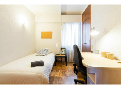 C/Rafael Herrera, 3 6ºC, Habitación 3 - 	
Lägenheter