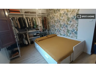 Room for rent in 2-bedroom apartment in Vigo - الإيجار
