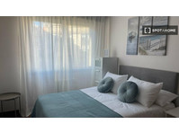Room for rent in 4-bedroom apartment in O Castro, Vigo - Annan üürile