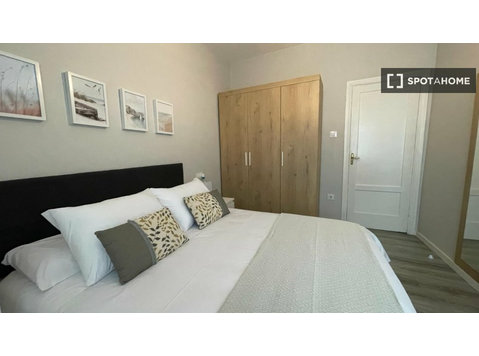 Room for rent in 4-bedroom apartment in San Paulo, Vigo - For Rent