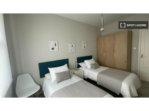 Room for rent in 4-bedroom apartment in San Paulo, Vigo - الإيجار