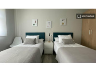 Room for rent in 4-bedroom apartment in San Paulo, Vigo - Аренда