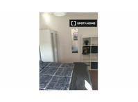 Room for rent in shared apartment in Santiago De Compostela - Izīrē