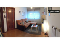 Room for rent in shared apartment in Santiago De Compostela - الإيجار