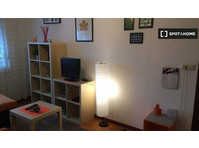 Room for rent in shared apartment in Santiago De Compostela - 出租