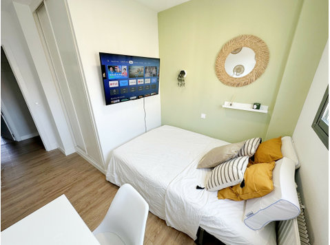 Cozy dream space with double bed - Room 1 - Flatshare