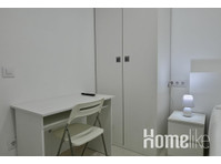 Dream private room steps from the Royal Palace of Madrid - Flatshare