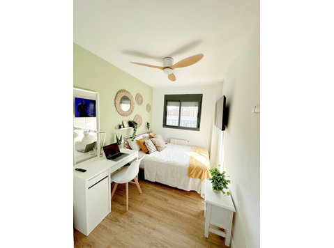 Flatio - all utilities included - ✨ Luminoso dormitorio -… - WGs/Zimmer