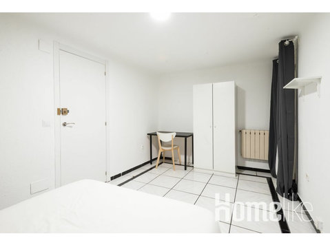 Private Room in Centro, Madrid - Общо жилище