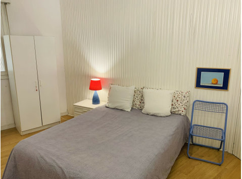 Quiet room in central and spacious flat - Flatshare